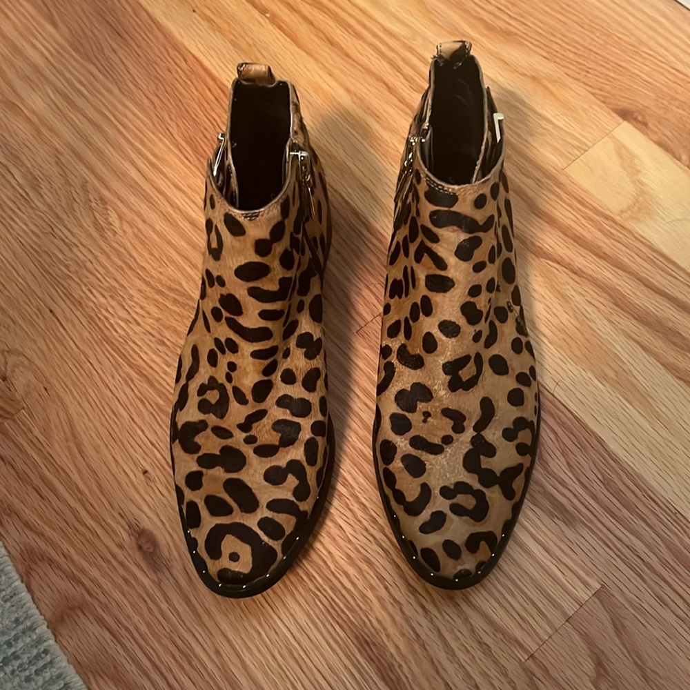 Women’s STEVEN by Steve Madden Clio. Leopard calf hair ankle booties Size 7